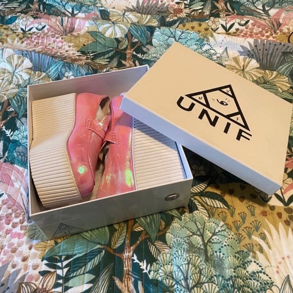 UNIF Edge Platform Pink Hologram - Picture 2 of 8